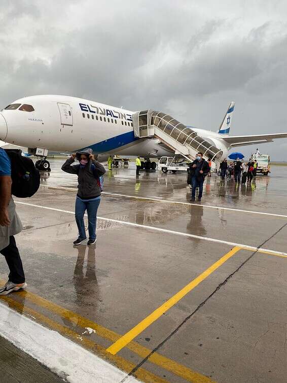 טיסת אל על נחתה היום במזג אוויר גשום 